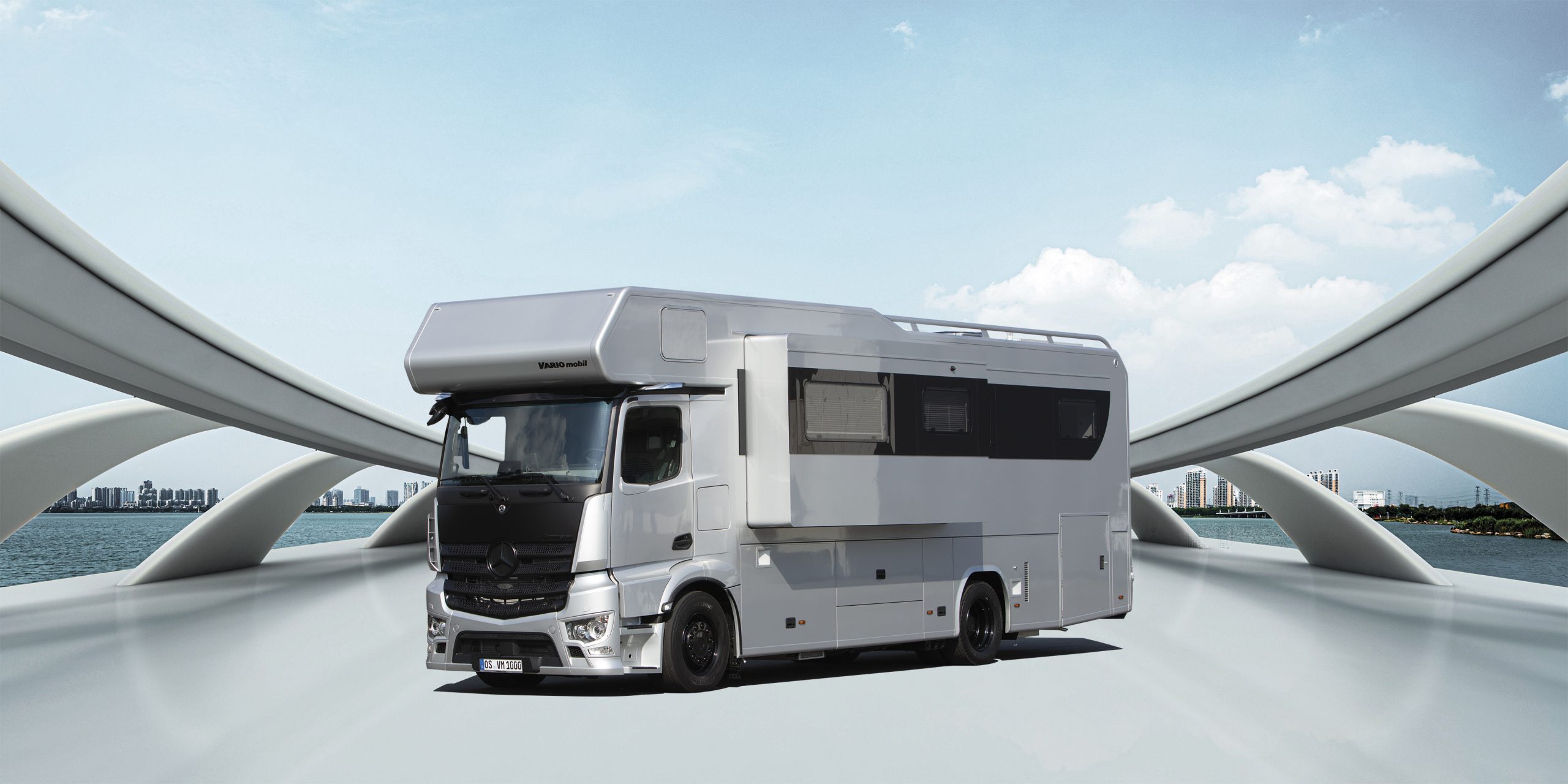 Alcove motorhome on MB Actros in Blackline Edition